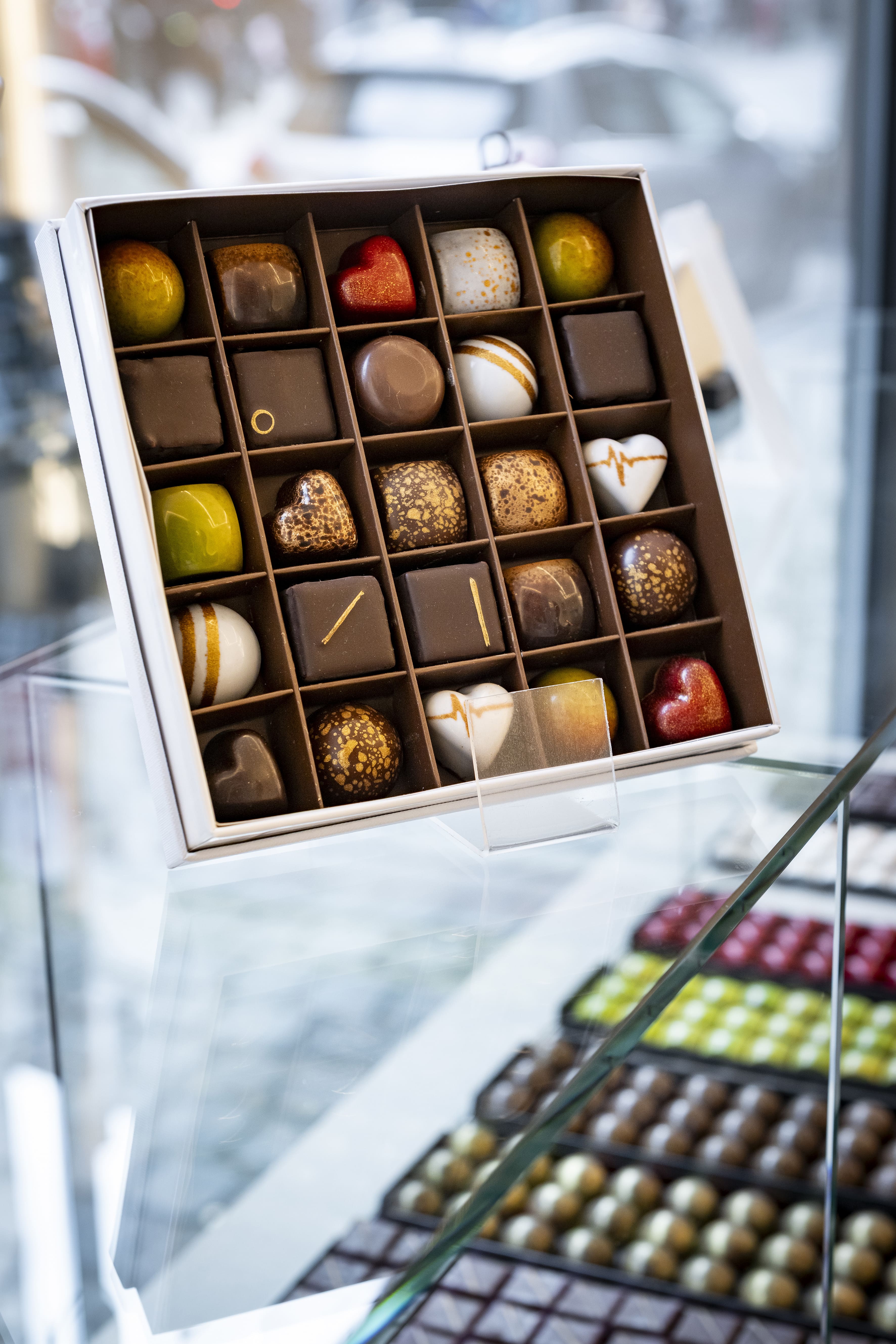 Coffret cadeau de chocolats artisanaux
Coffret de pralines belges
Idée cadeau avec chocolats artisanaux
Boîte de chocolats belges premium
Coffret gourmand Plaisirs Chocolatés
Cadeau chocolat pour toutes les occasions